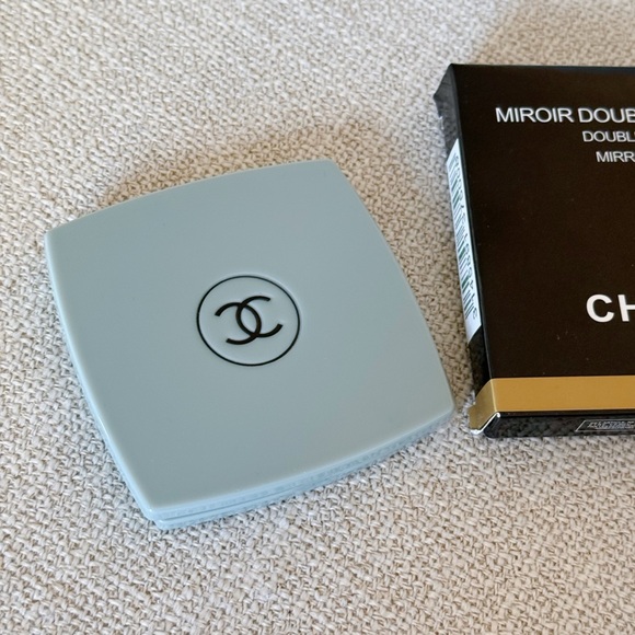 Chanel Beauty Green/Blue Compact Mirror - Picture 4 of 5